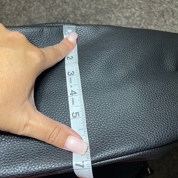 Thirty-One Weekender Bag - Picture 6 of 8